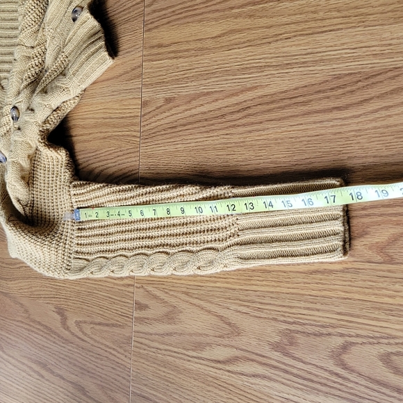 moon& Madison  vneck croptop knit sweater size XS color mustard - Picture 10 of 10